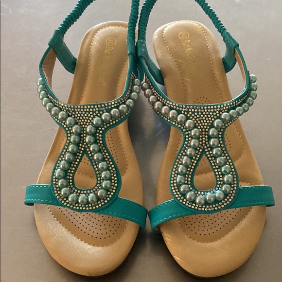 Women Cutout Peep Toe Mid Heel Rhinestones Fashion Breathable Beach Sandals - Picture 3 of 3